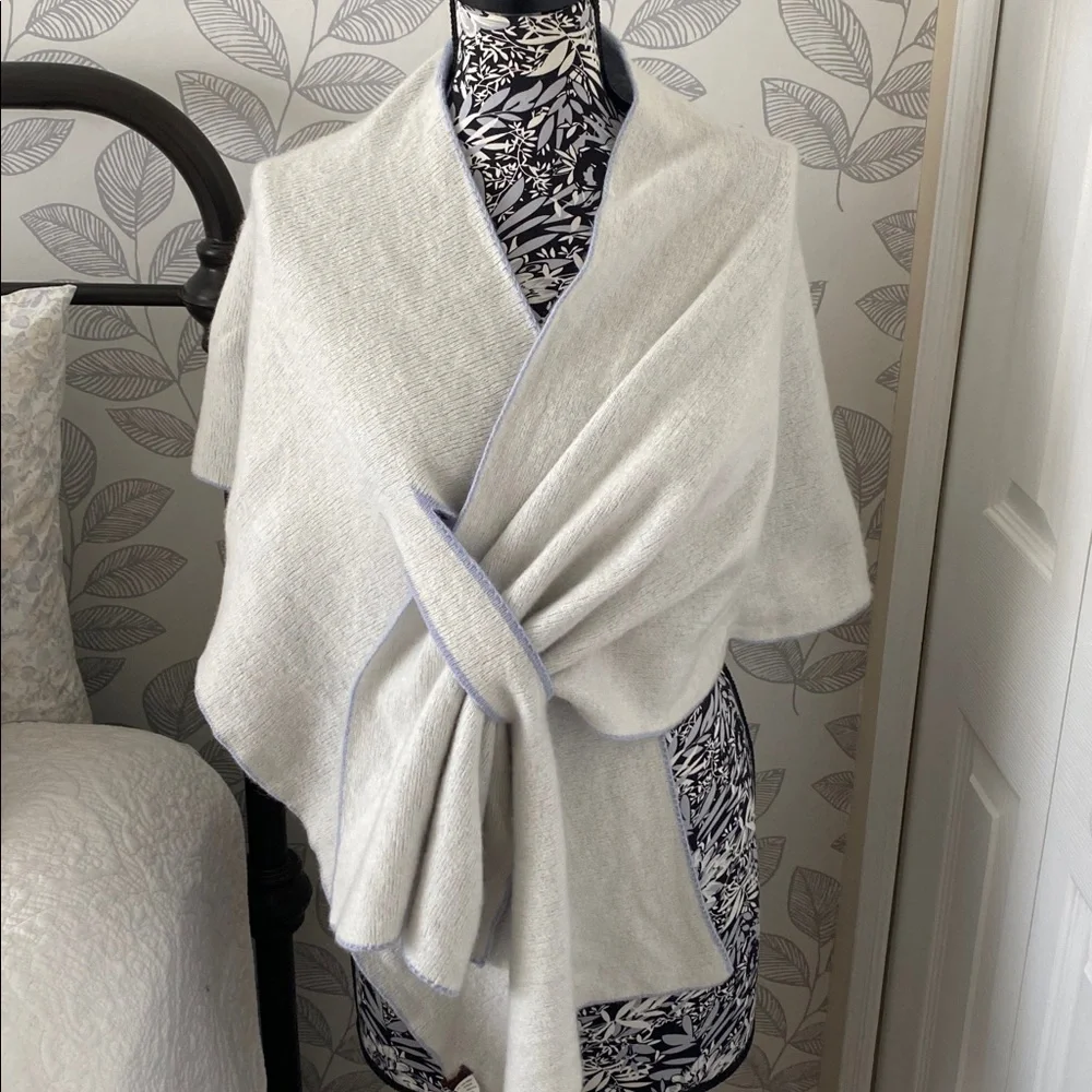 Women’s Italian made wool blend cape style wrap by Curling Collection